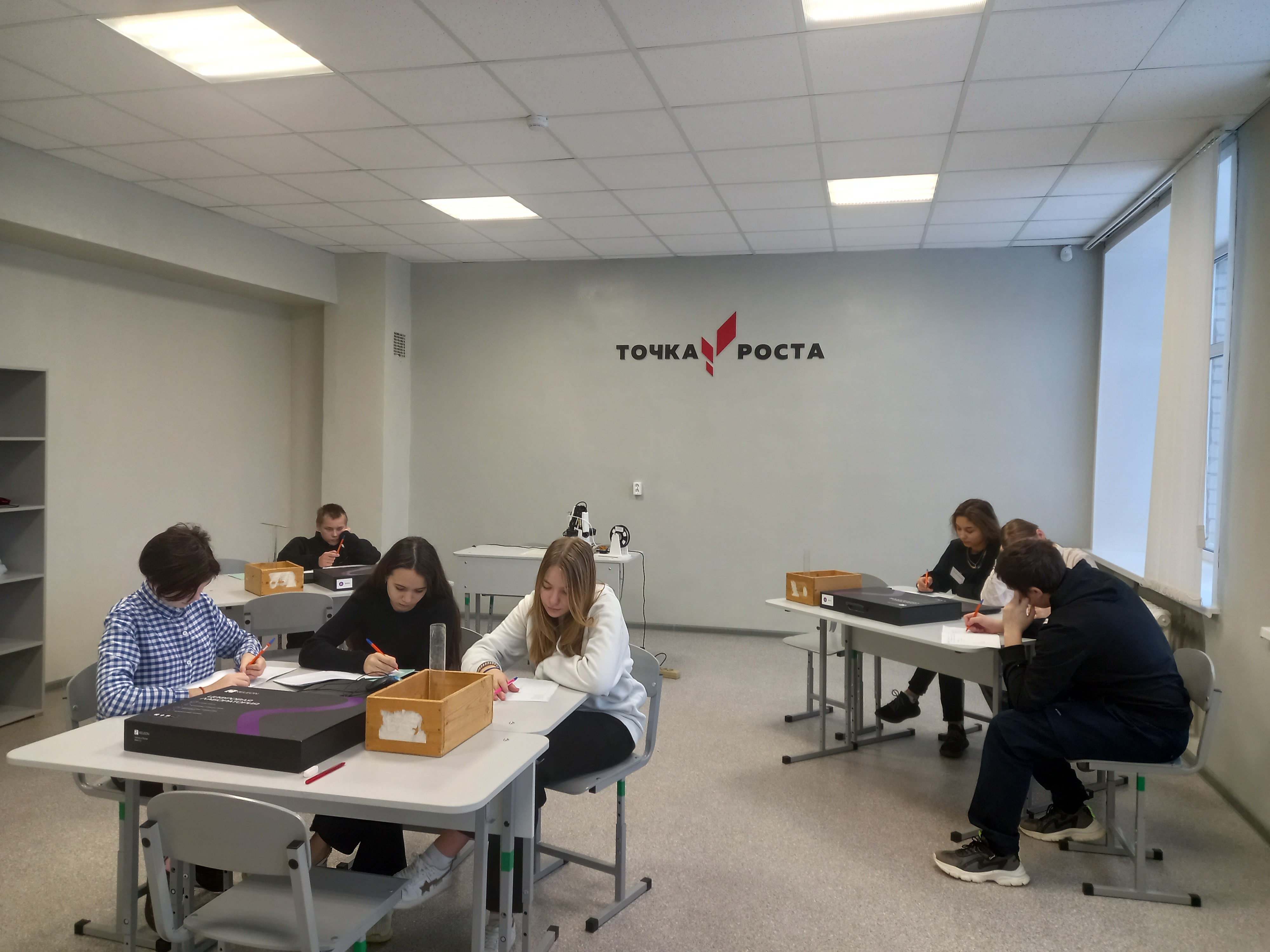 Экспериментальная физика. Лабораторная работа в 7 классе. Тема "Давление в жидкостях". Экспериментальная физика. Лабораторная работа в 7 классе. Тема "Давление в жидкостях"..